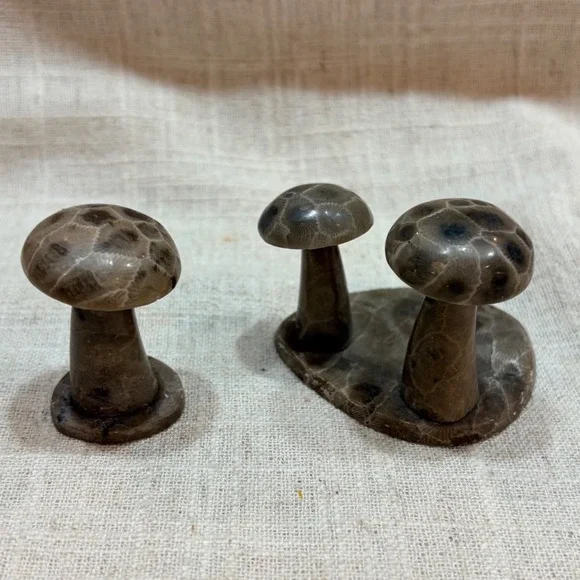 Vintage Hand Carved Petoskey Stone Mushroom Figurines Set of 2 Michigan Fossil - Picture 1 of 9